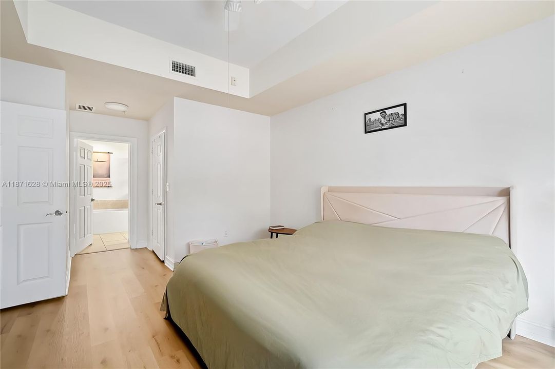 For Sale: $380,000 (2 beds, 2 baths, 1171 Square Feet)