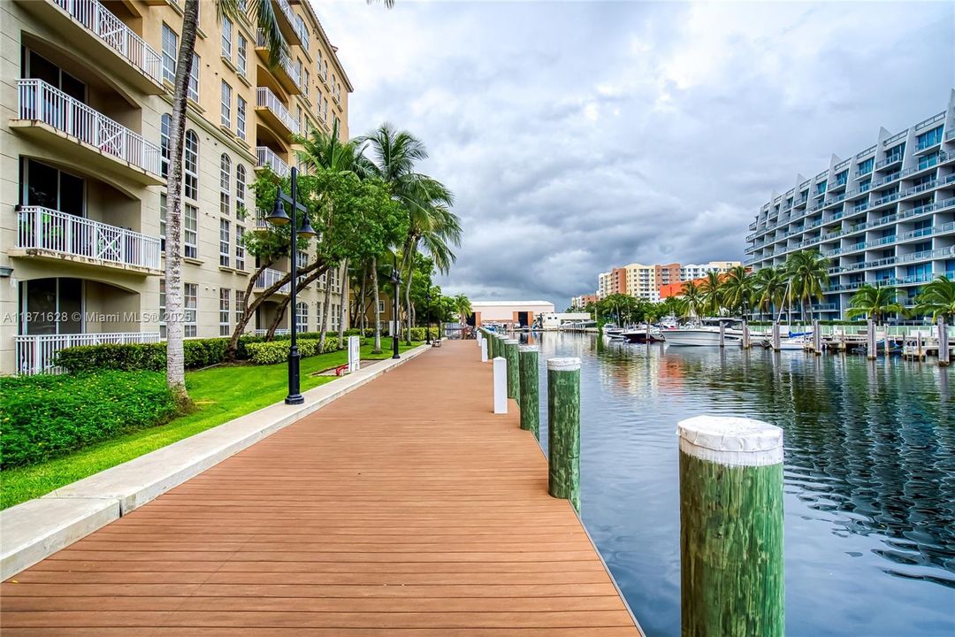 For Sale: $380,000 (2 beds, 2 baths, 1171 Square Feet)