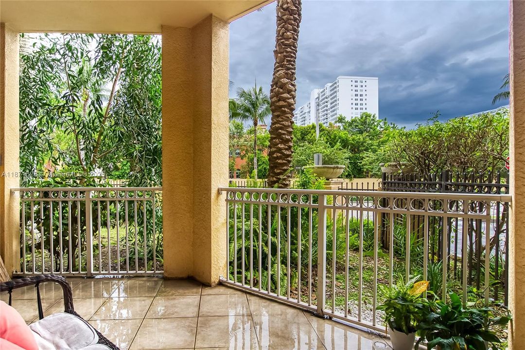 For Sale: $380,000 (2 beds, 2 baths, 1171 Square Feet)