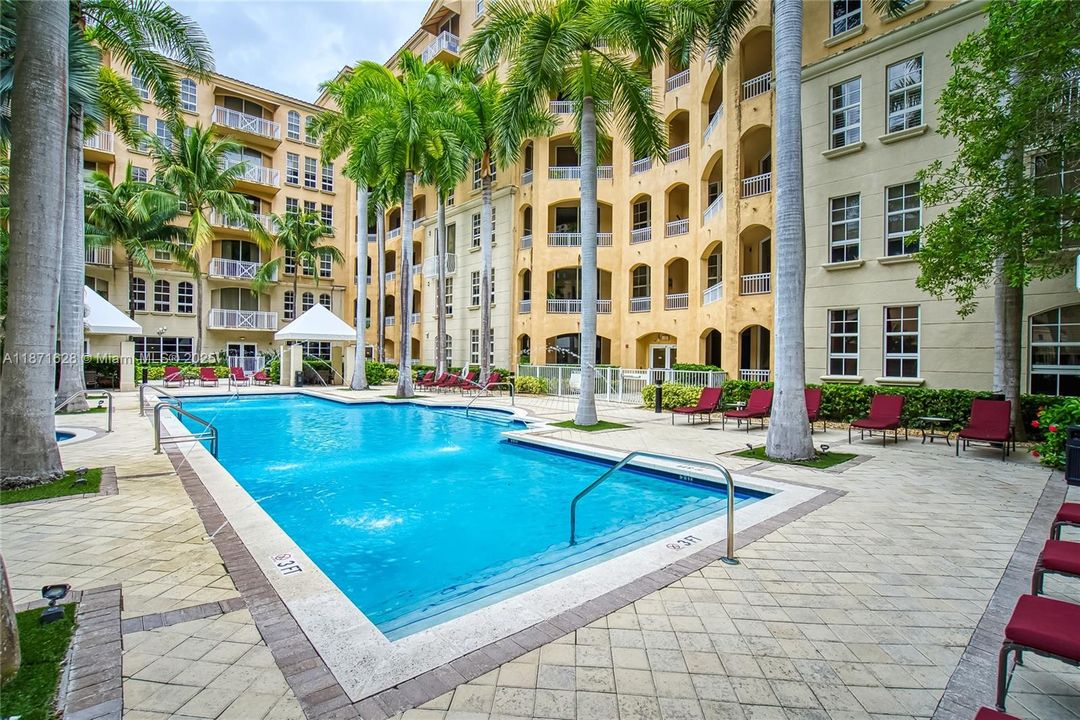 For Sale: $380,000 (2 beds, 2 baths, 1171 Square Feet)