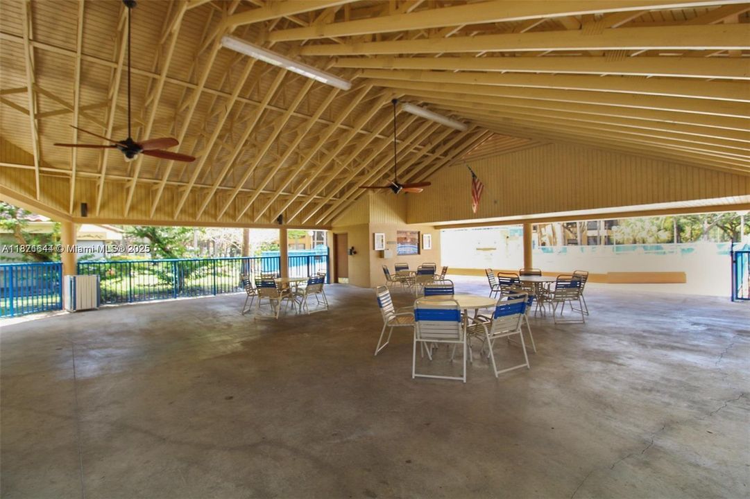 待售: $247,000 (1 贝兹, 1 浴室, 640 平方英尺)