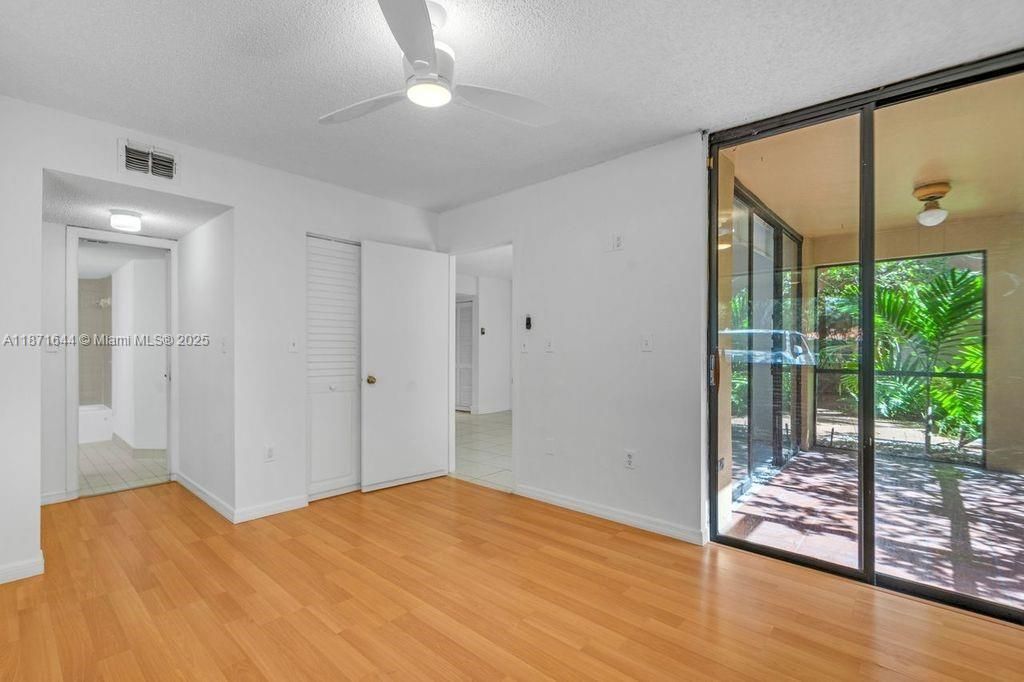 待售: $247,000 (1 贝兹, 1 浴室, 640 平方英尺)