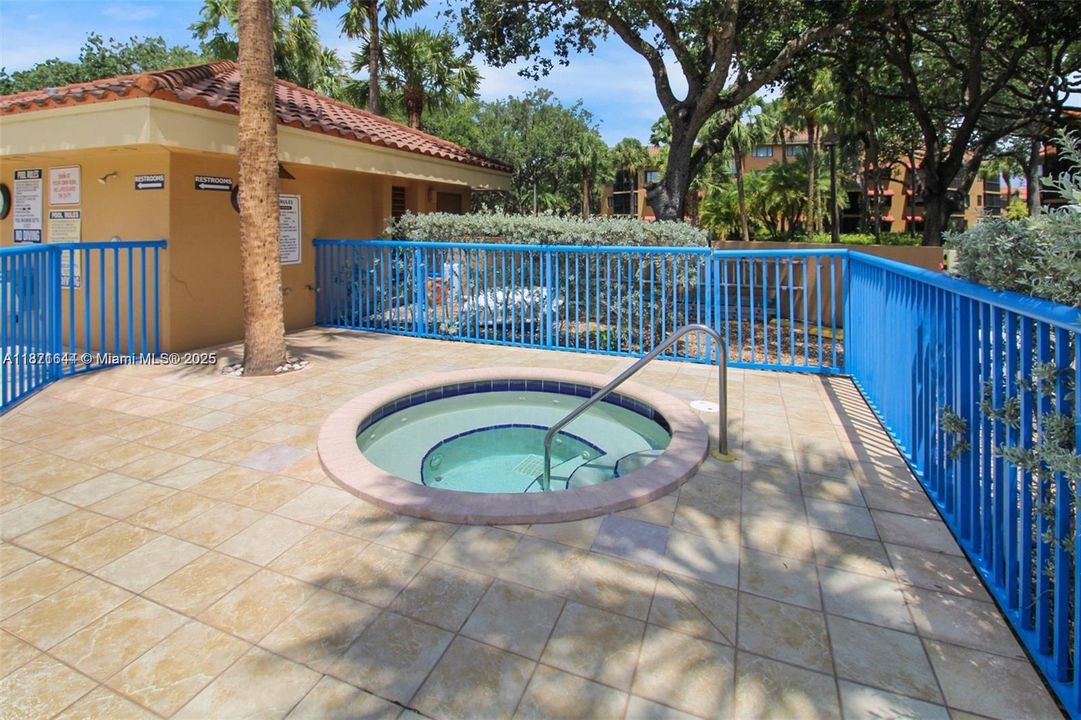 待售: $247,000 (1 贝兹, 1 浴室, 640 平方英尺)