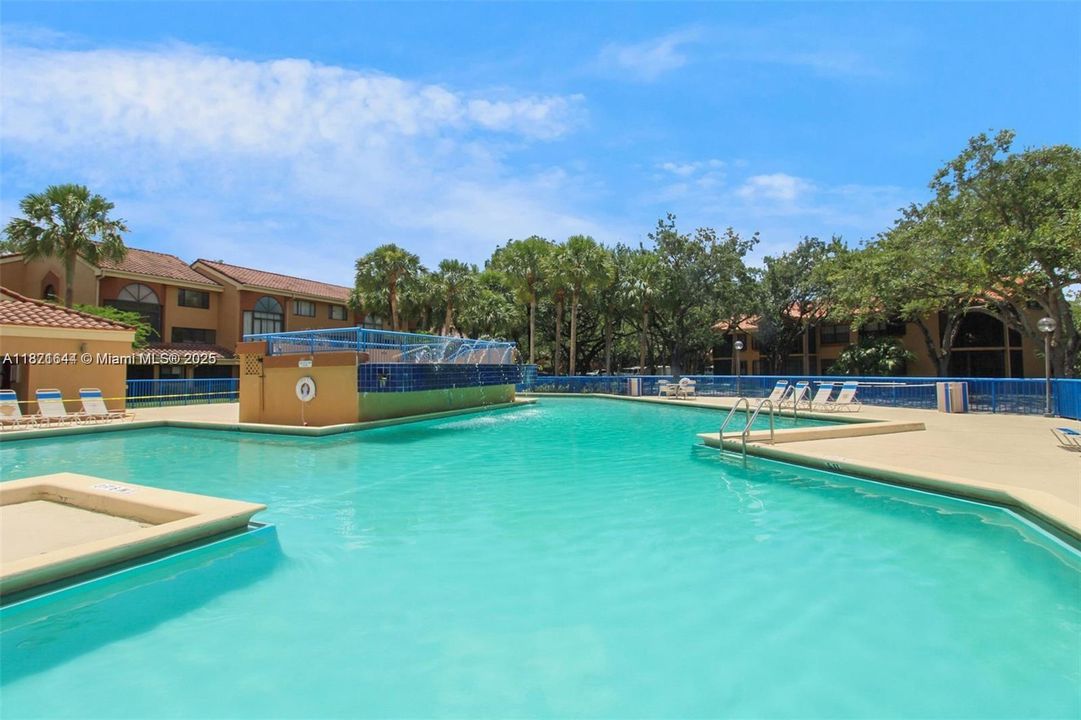 待售: $247,000 (1 贝兹, 1 浴室, 640 平方英尺)