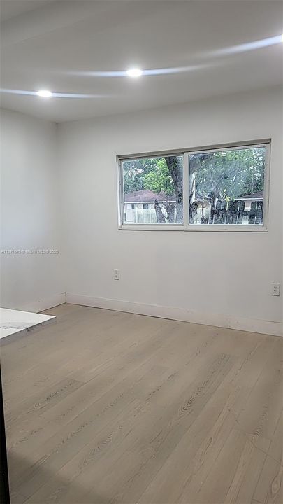 Activo con contrato: $3,200 (3 camas, 2 baños, 1326 Pies cuadrados)