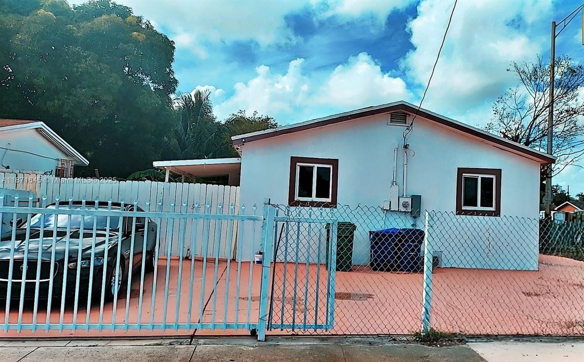 Activo con contrato: $3,200 (3 camas, 2 baños, 1326 Pies cuadrados)