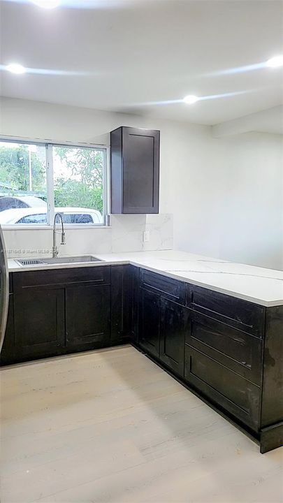 Activo con contrato: $3,200 (3 camas, 2 baños, 1326 Pies cuadrados)