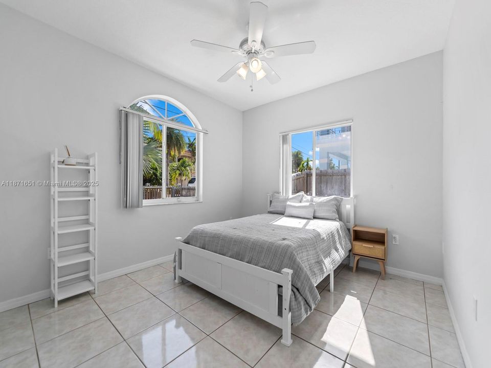 Recientemente alquilado: $3,350 (3 camas, 2 baños, 1520 Pies cuadrados)