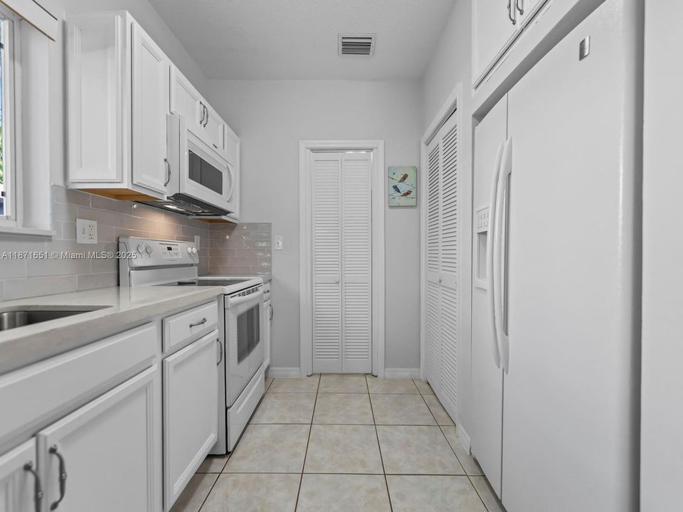 Recientemente alquilado: $3,350 (3 camas, 2 baños, 1520 Pies cuadrados)