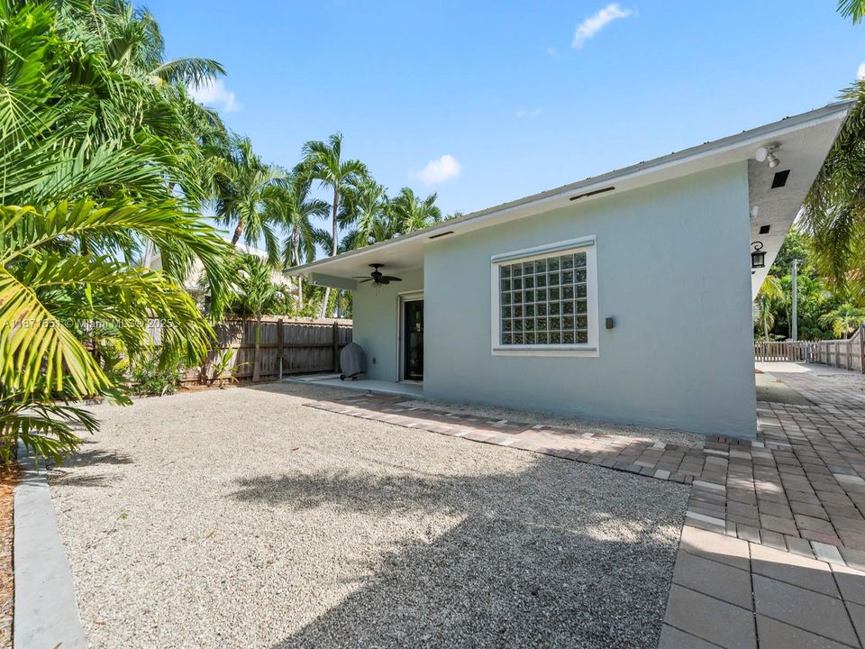 Recientemente alquilado: $3,350 (3 camas, 2 baños, 1520 Pies cuadrados)