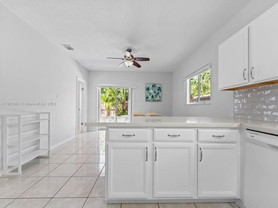 Recientemente alquilado: $3,350 (3 camas, 2 baños, 1520 Pies cuadrados)