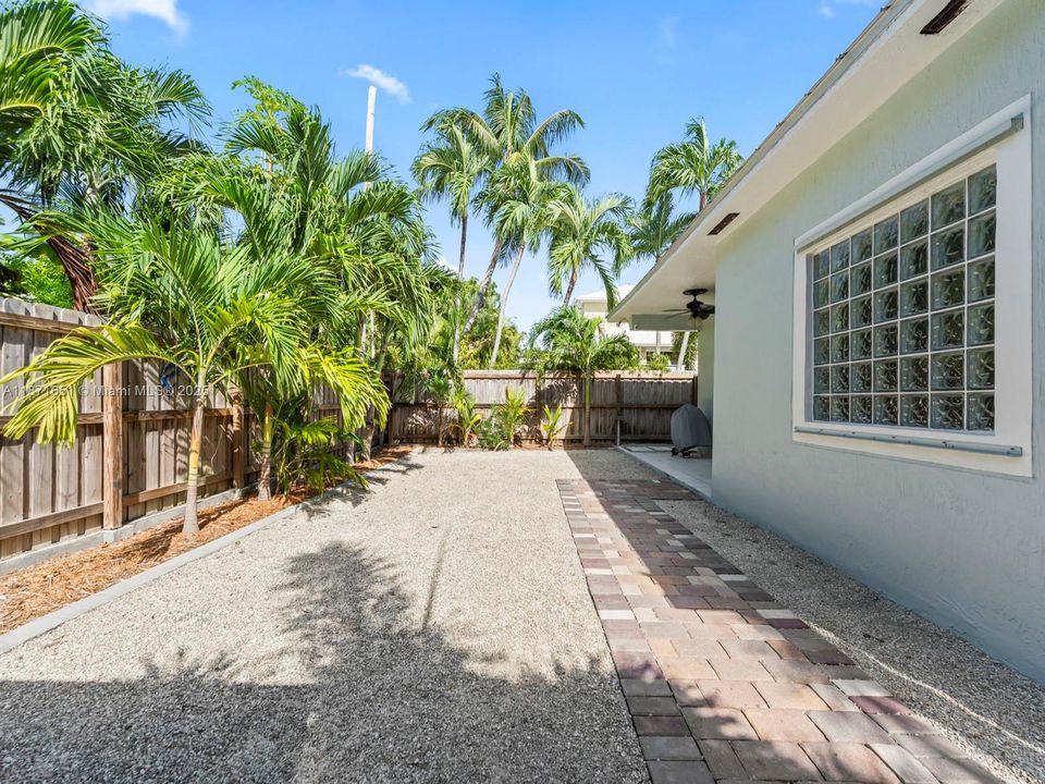 Recientemente alquilado: $3,350 (3 camas, 2 baños, 1520 Pies cuadrados)