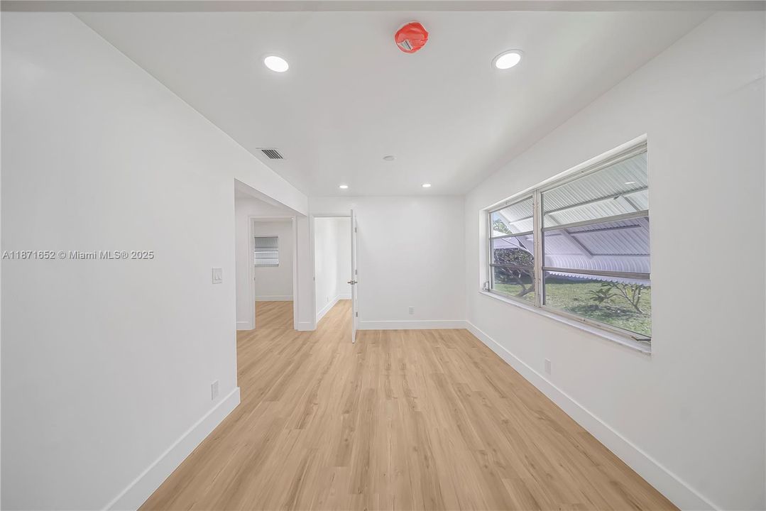 For Sale: $399,999 (3 beds, 2 baths, 1624 Square Feet)