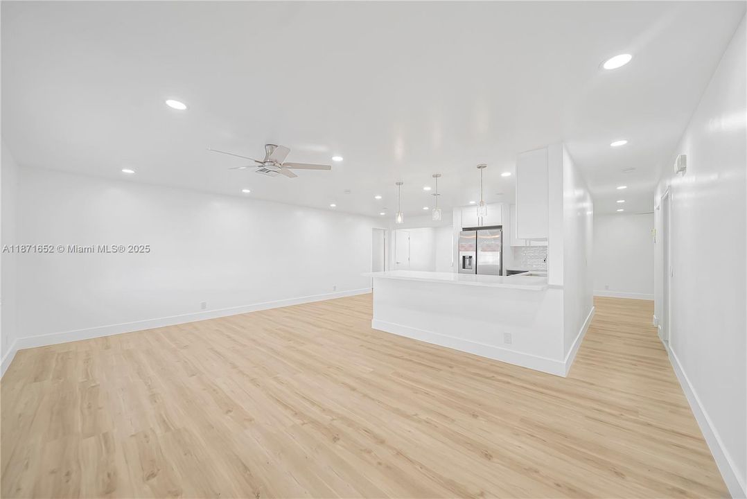 For Sale: $399,999 (3 beds, 2 baths, 1624 Square Feet)