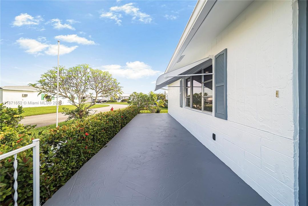 For Sale: $399,999 (3 beds, 2 baths, 1624 Square Feet)