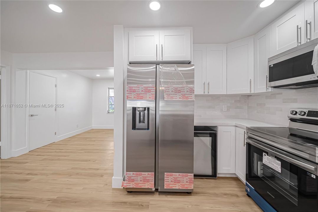 For Sale: $399,999 (3 beds, 2 baths, 1624 Square Feet)