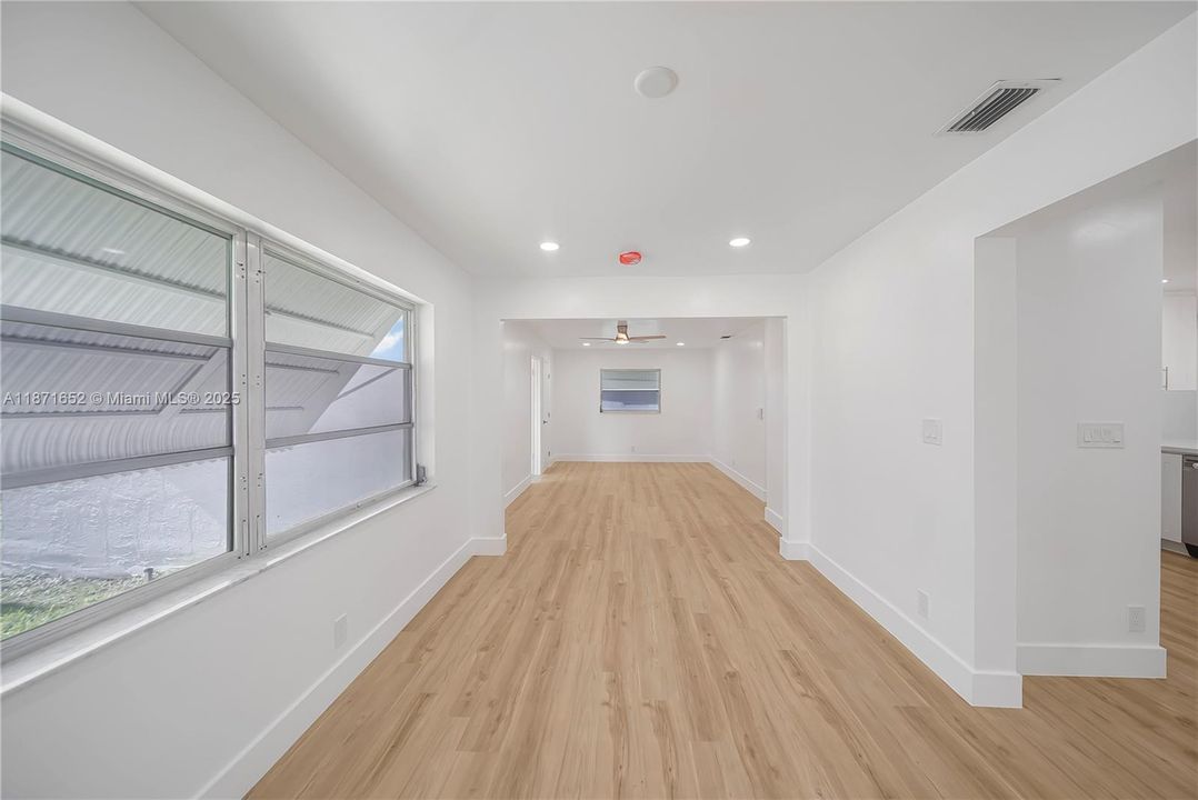 For Sale: $399,999 (3 beds, 2 baths, 1624 Square Feet)