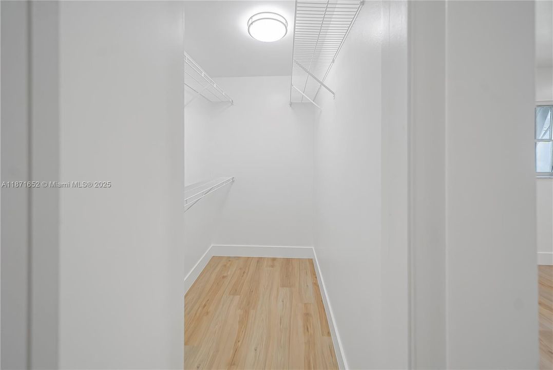 For Sale: $399,999 (3 beds, 2 baths, 1624 Square Feet)