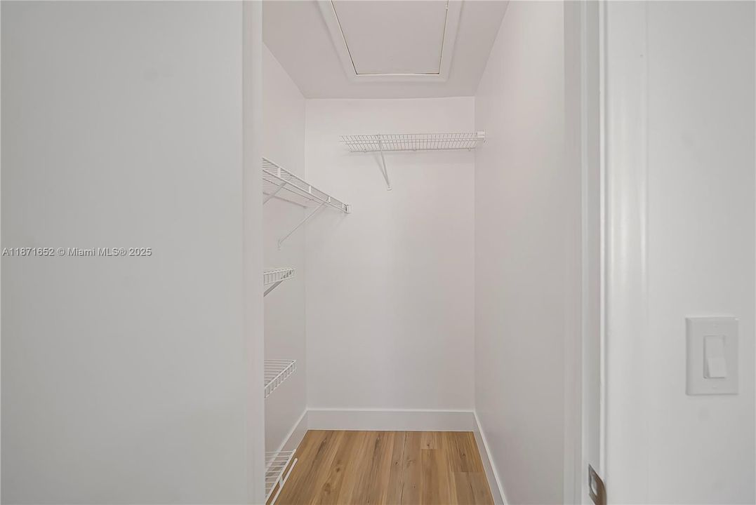 For Sale: $399,999 (3 beds, 2 baths, 1624 Square Feet)