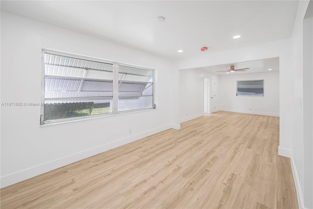 For Sale: $399,999 (3 beds, 2 baths, 1624 Square Feet)