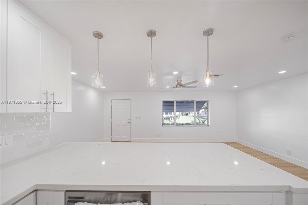 For Sale: $399,999 (3 beds, 2 baths, 1624 Square Feet)