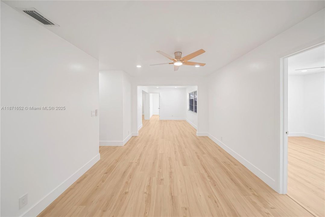 For Sale: $399,999 (3 beds, 2 baths, 1624 Square Feet)