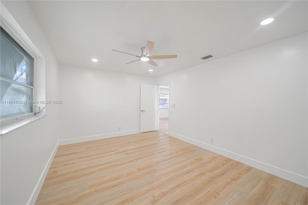 For Sale: $399,999 (3 beds, 2 baths, 1624 Square Feet)