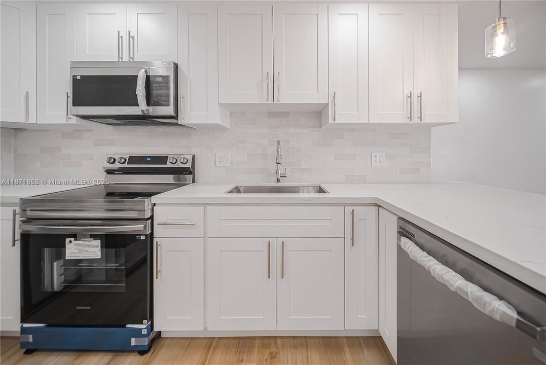 For Sale: $399,999 (3 beds, 2 baths, 1624 Square Feet)