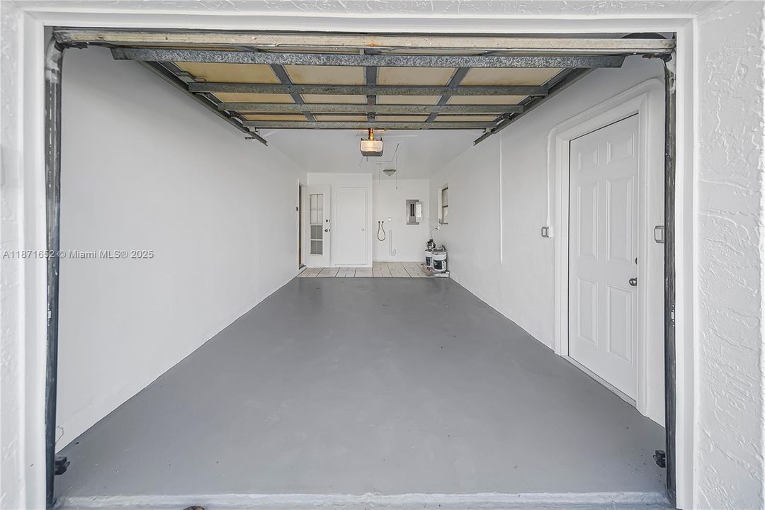 For Sale: $399,999 (3 beds, 2 baths, 1624 Square Feet)