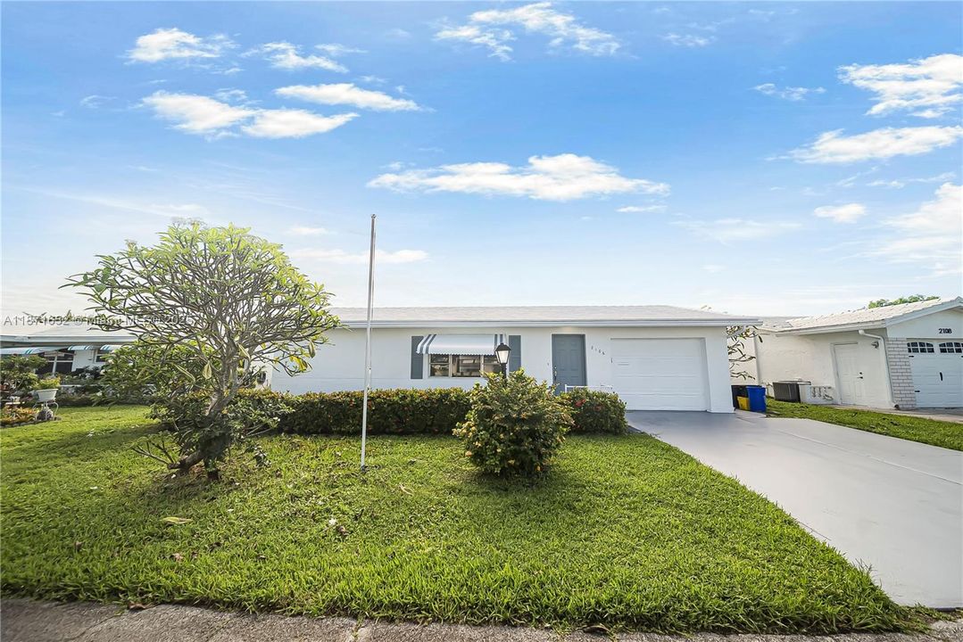 For Sale: $399,999 (3 beds, 2 baths, 1624 Square Feet)