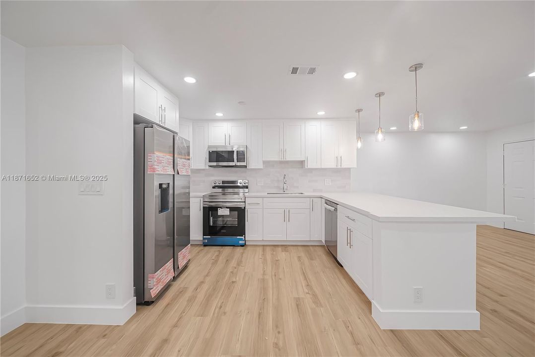 For Sale: $399,999 (3 beds, 2 baths, 1624 Square Feet)