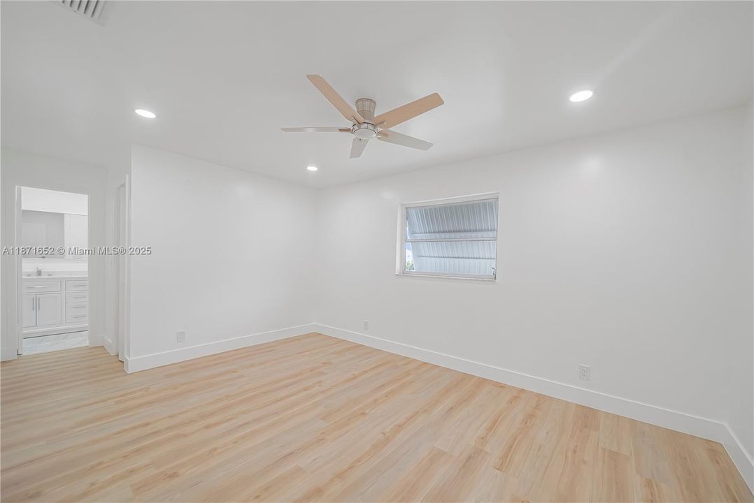 For Sale: $399,999 (3 beds, 2 baths, 1624 Square Feet)