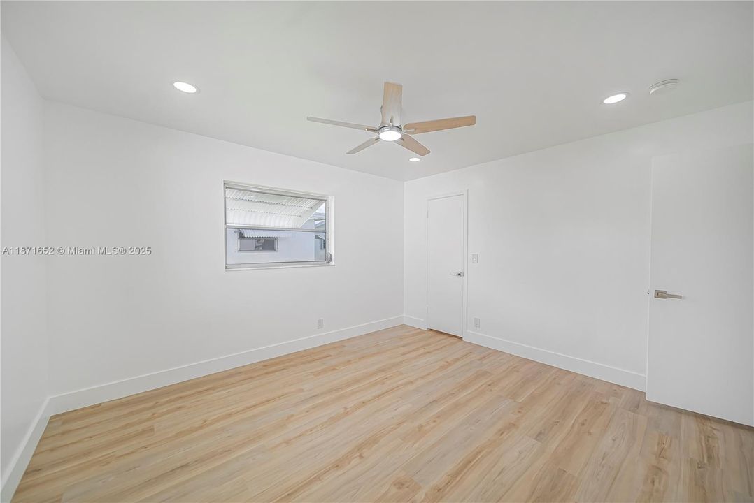 For Sale: $399,999 (3 beds, 2 baths, 1624 Square Feet)