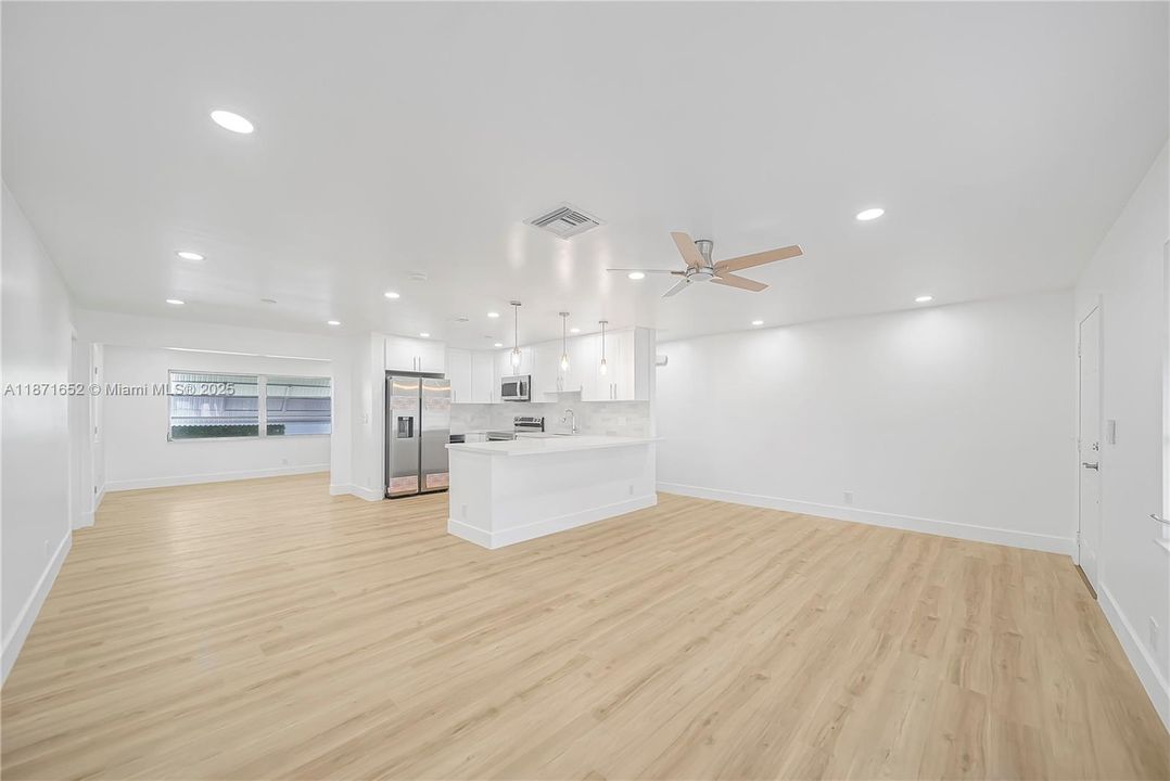 For Sale: $399,999 (3 beds, 2 baths, 1624 Square Feet)