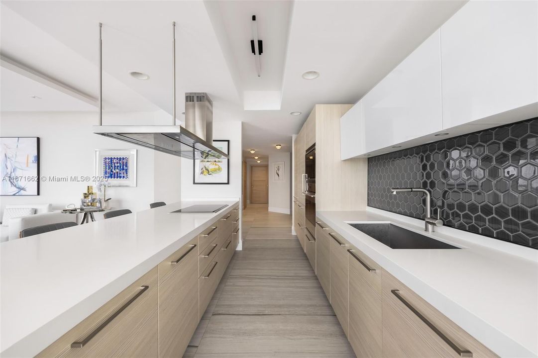 For Sale: $2,495,000 (3 beds, 3 baths, 2219 Square Feet)