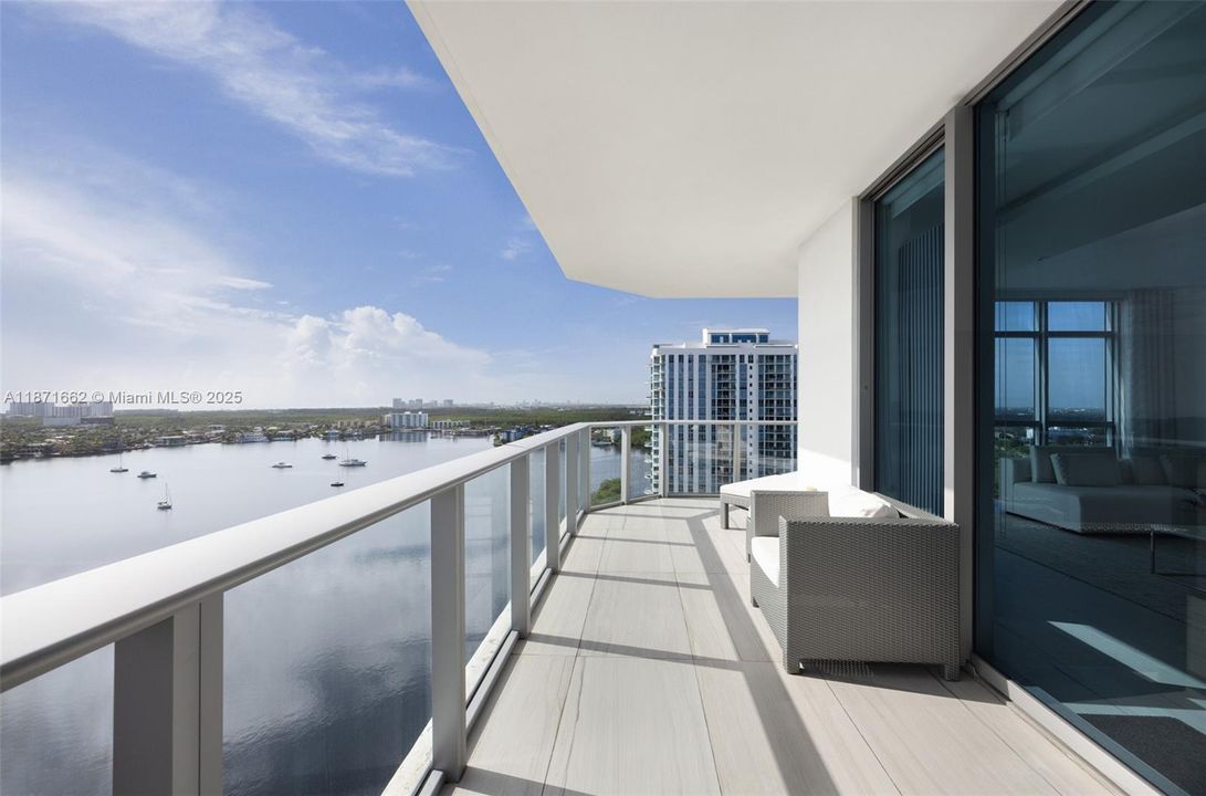 For Sale: $2,495,000 (3 beds, 3 baths, 2219 Square Feet)