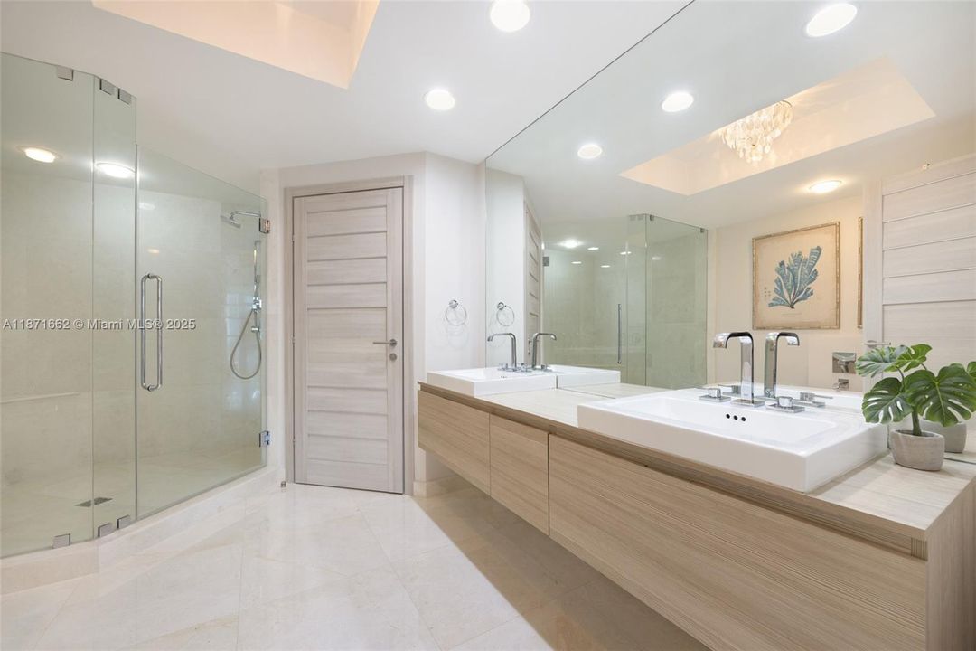 For Sale: $2,495,000 (3 beds, 3 baths, 2219 Square Feet)