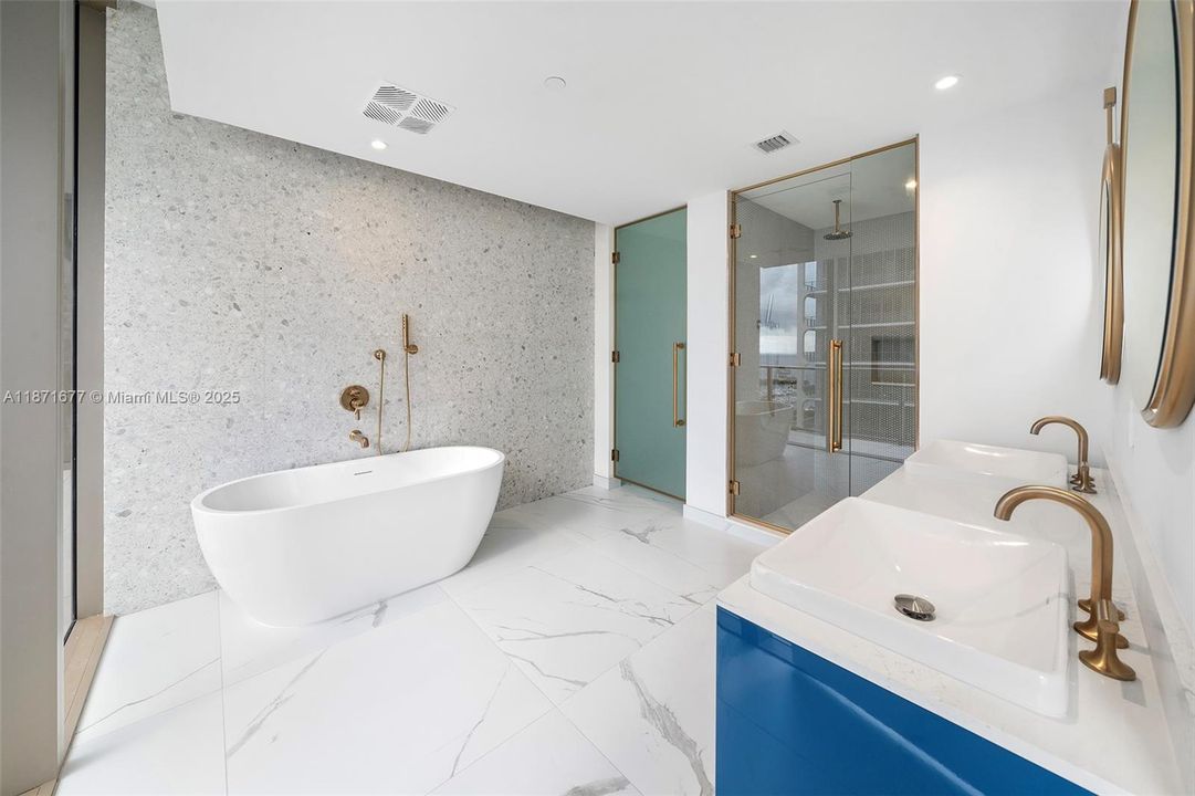 En Venta: $5,950,000 (3 camas, 3 baños, 2058 Pies cuadrados)