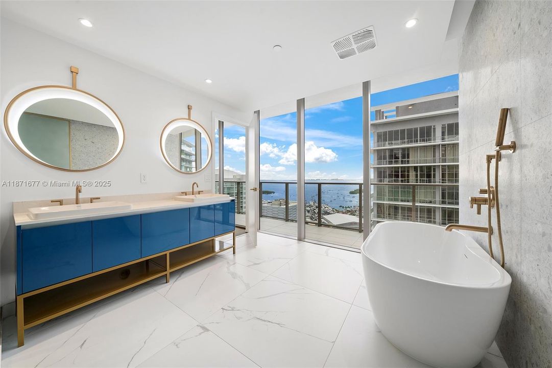 En Venta: $5,950,000 (3 camas, 3 baños, 2058 Pies cuadrados)