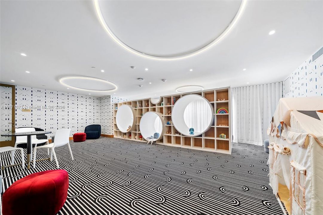 En Venta: $5,950,000 (3 camas, 3 baños, 2058 Pies cuadrados)