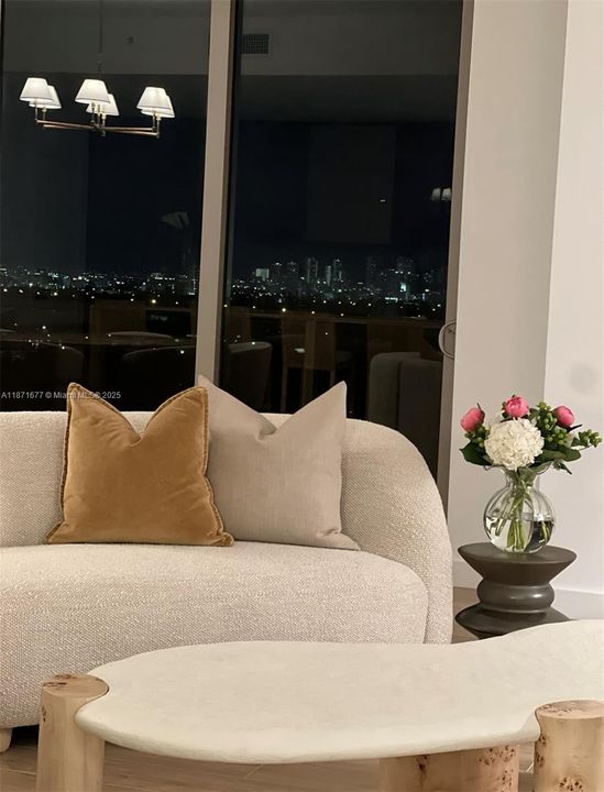 En Venta: $5,950,000 (3 camas, 3 baños, 2058 Pies cuadrados)