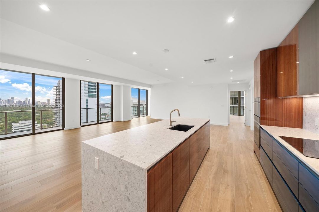 En Venta: $5,950,000 (3 camas, 3 baños, 2058 Pies cuadrados)