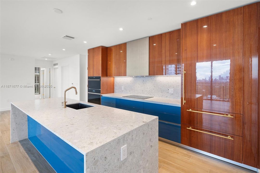 En Venta: $5,950,000 (3 camas, 3 baños, 2058 Pies cuadrados)