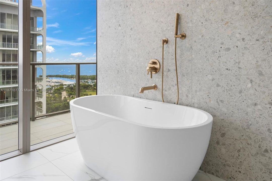 En Venta: $5,950,000 (3 camas, 3 baños, 2058 Pies cuadrados)