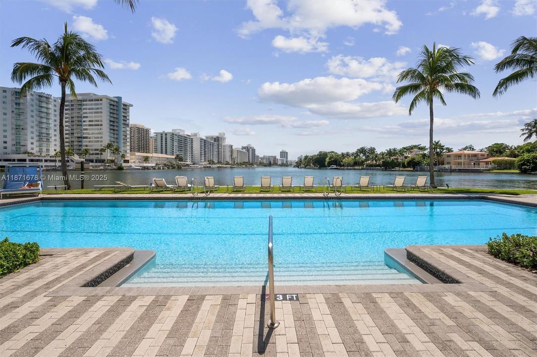 Active With Contract: $3,400,000 (4 beds, 4 baths, 3771 Square Feet)