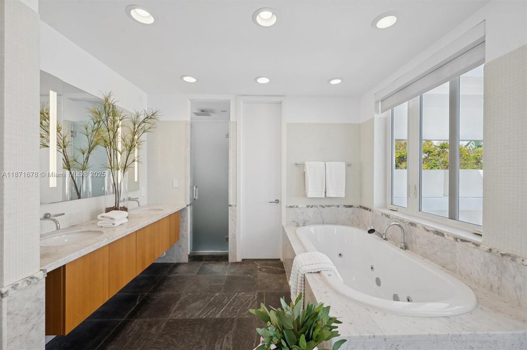 Active With Contract: $3,400,000 (4 beds, 4 baths, 3771 Square Feet)