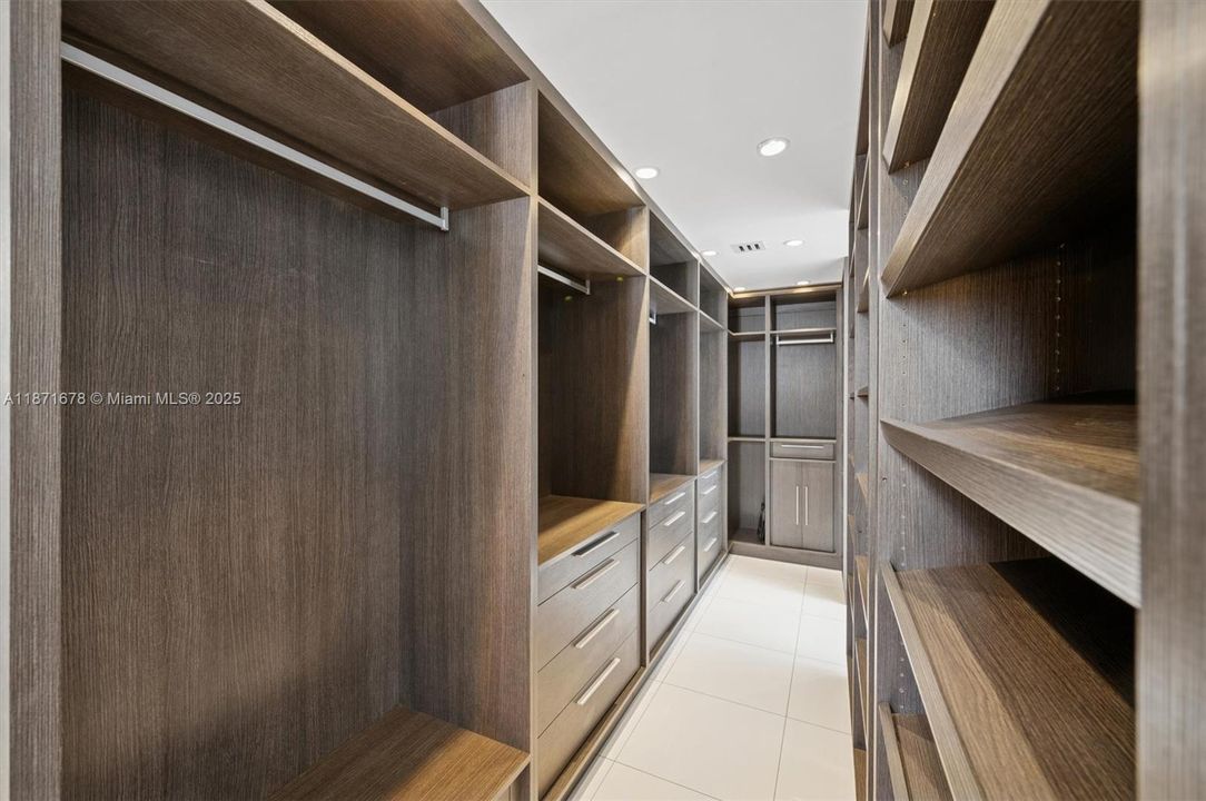 Active With Contract: $3,400,000 (4 beds, 4 baths, 3771 Square Feet)