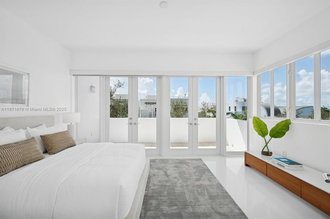 Active With Contract: $3,400,000 (4 beds, 4 baths, 3771 Square Feet)