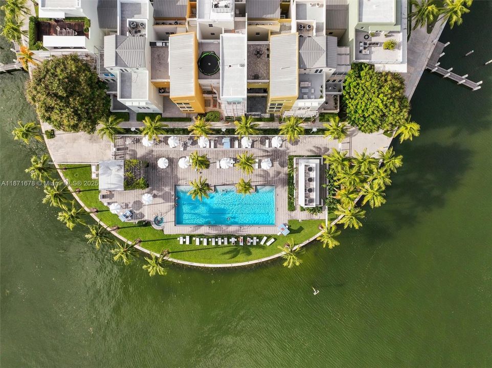 Active With Contract: $3,400,000 (4 beds, 4 baths, 3771 Square Feet)