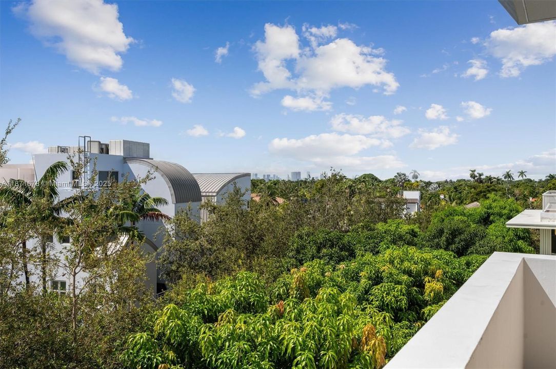 Active With Contract: $3,400,000 (4 beds, 4 baths, 3771 Square Feet)